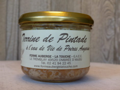 Terrine de pintade à l'eau de vie de poires Angevine (190g)